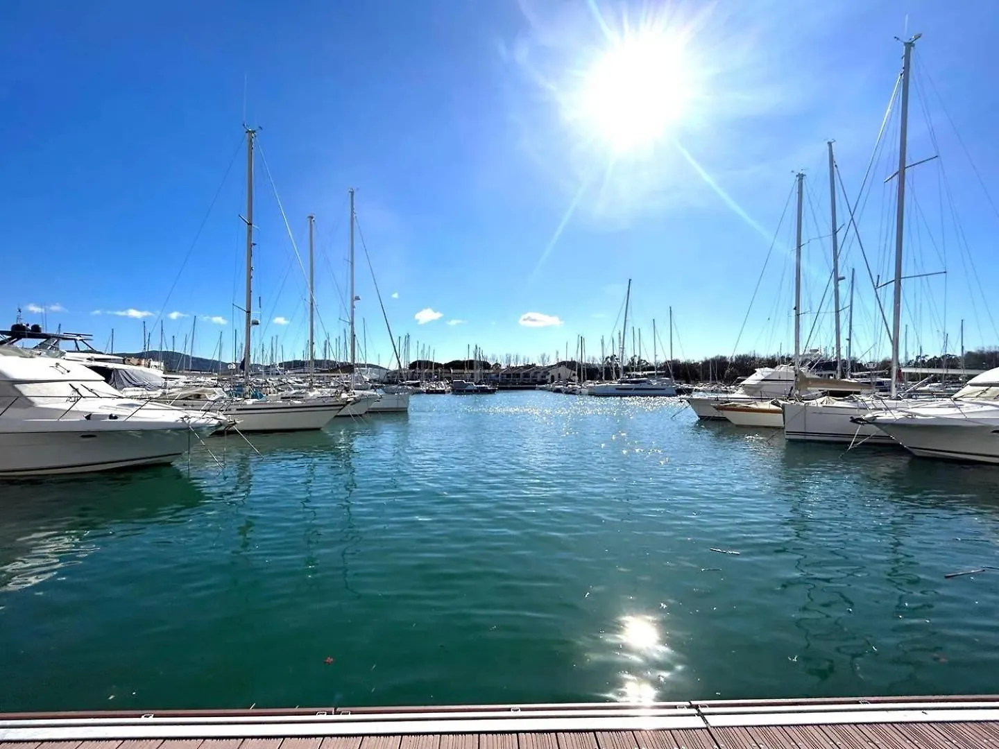 Le Coin Bleu - Studio Vue Mer Et Port A 2 Pas De La Plage Aux Marines De Cogolin Pour 2 Personnes