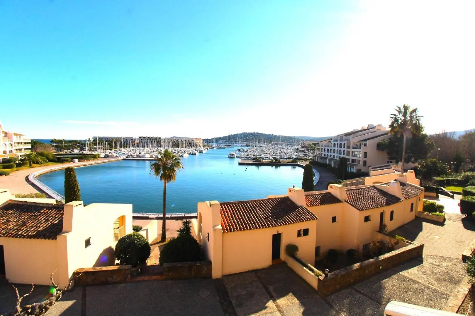 Le Coin Bleu - Studio Vue Mer Et Port A 2 Pas De La Plage Aux Marines De Cogolin Pour 2 Personnes