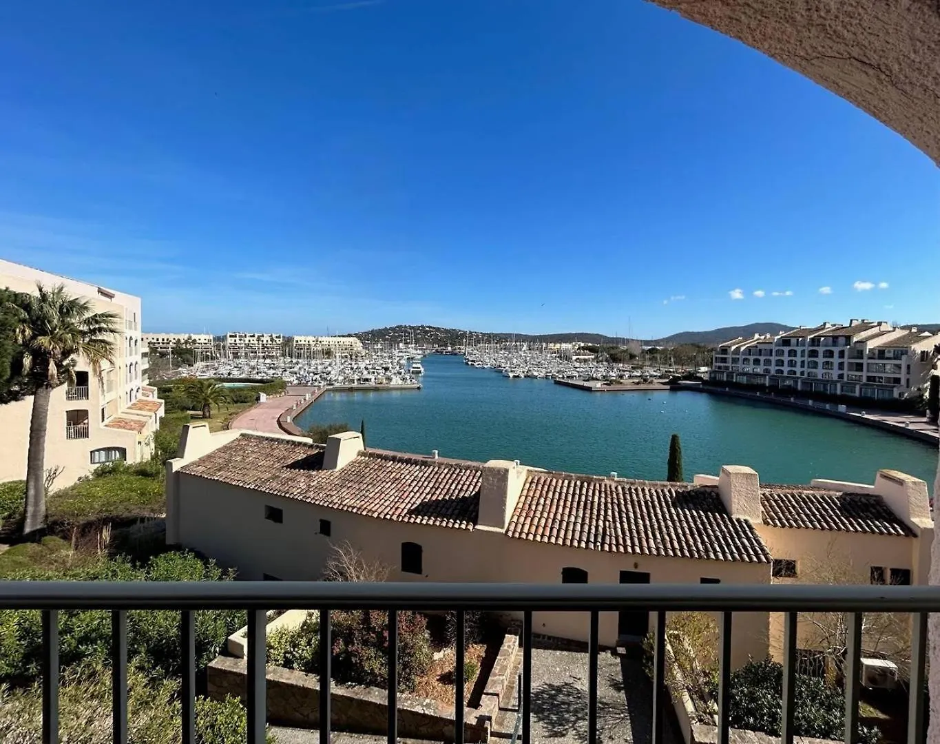Apartment Le Coin Bleu - Studio Vue Mer Et Port A 2 Pas De La Plage Aux Marines De Cogolin Pour 2 Personnes